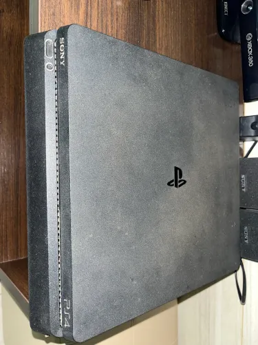 PS4 Slim + 2 Controles + 2 Jogos - Ótimo Estado