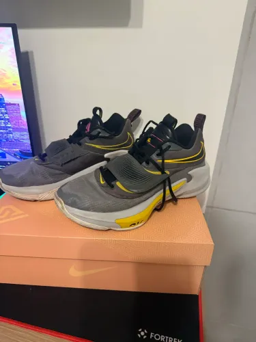 Tênis Nike zoom freak 3 - tam 40