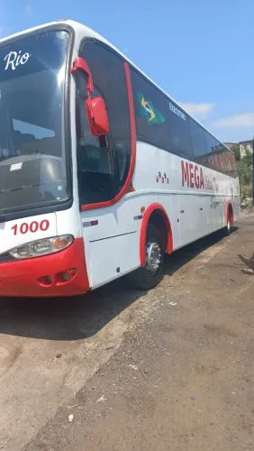 Vendo Vários ônibus
