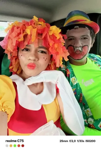 Personagens vivos, pintura facial, palhaço, escultura de balão,show ao vivo infantil
