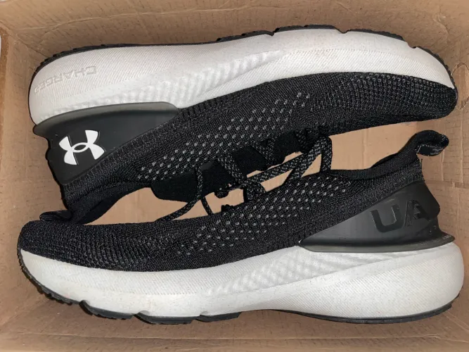Tênis Under Armour Charged Quicker