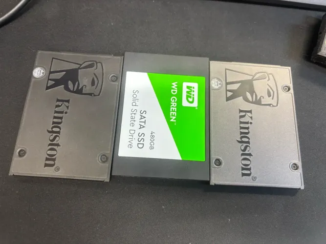 3 SSDs 480gb cada