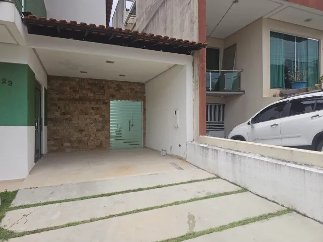 Aluga se ótima casa com três suites em cd fechado Taruma Manaus