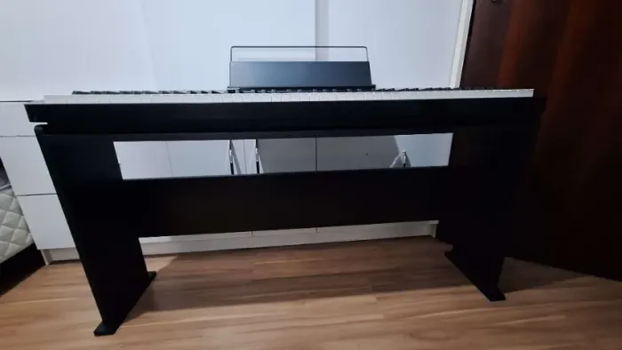 Piano Digital Casio Privia PX-S1000 com Mesa