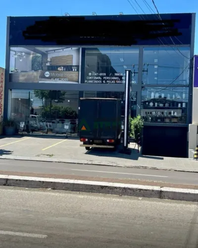 Ponto Comercial na Avenida Maringá com 815m² e fachada com grande vitrine.