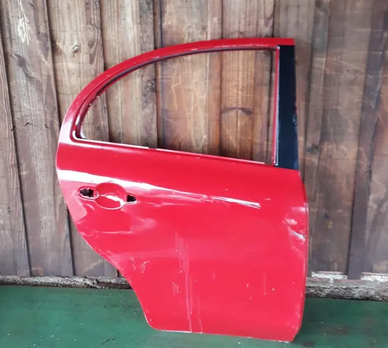 Porta traseira direita nissan march