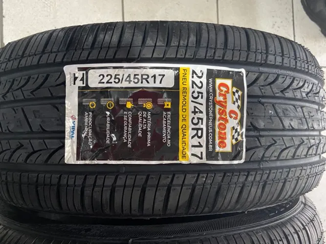 Par de pneus 225/45/17 remolde novo