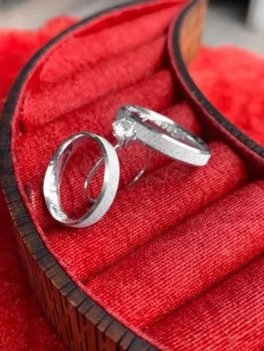 Conjunto 4mm, chanfrada, diamantada com 3mm e anel solitario.
