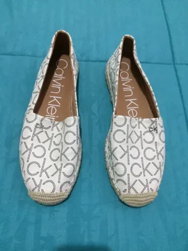 sapatilha de couro da Calvin Klein original  n 33/34 .