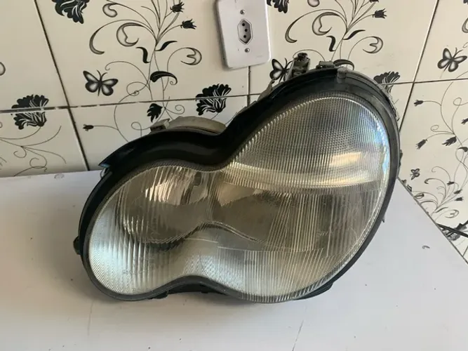 Farol da Mercedes C200 Lado Esquerdo