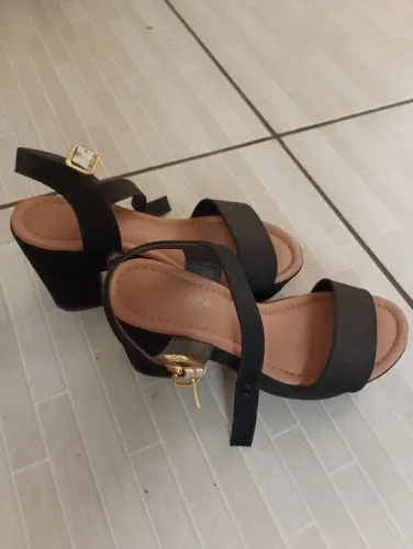 Sandália salto alto bebecê preta:  usada uma vez