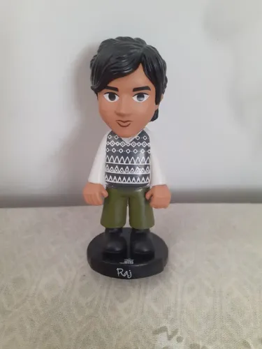 Boneco Raj de The Big Bang Theory