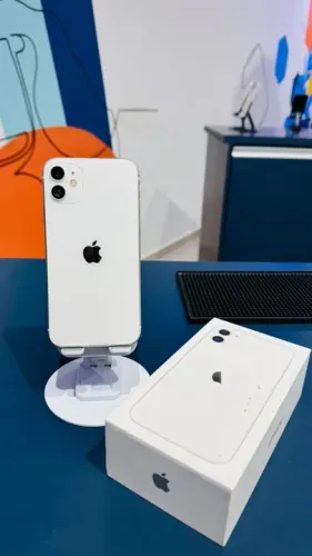 iPhone 11 Semi Novo 64GB Branco Tela e Bateria Trocados Aparelho Sem Marcas