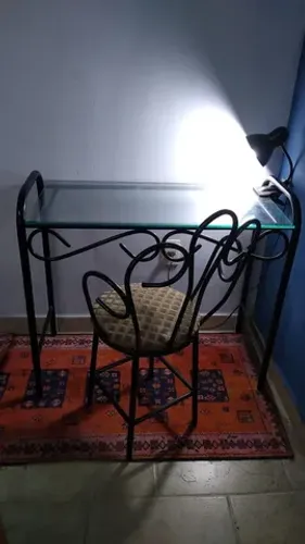 Vendo ou troco em TV. Mesinha com cadeira em ferro.