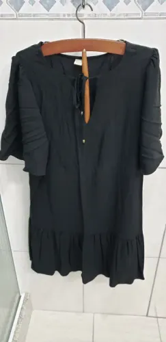 Vestido preto com babado (nunca foi usado)