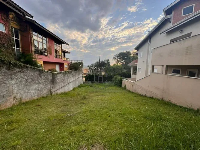 Terreno à venda no Condomínio Alpes de Vinhedo.