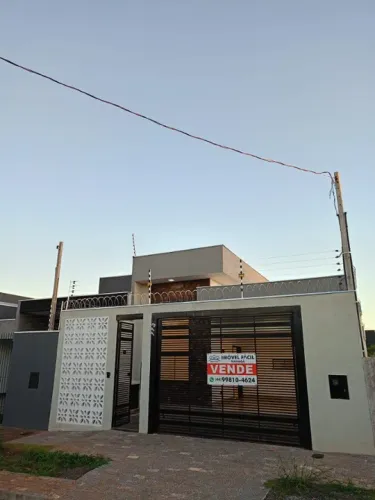 Casa com pisciana proximo av Guaiapo