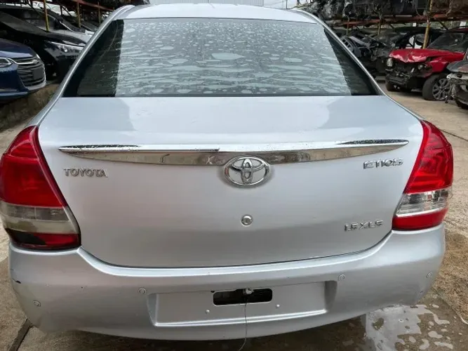 Tampa Traseira Toyota Etios 2015 - Rs Auto Peças