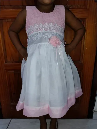 2 Vestidos infantis pelo preço de 1