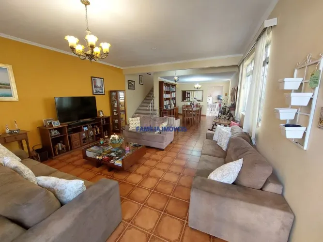 Sobrado à venda em Santos - 4 quartos, 1 suíte, 252m² Campo Grande.