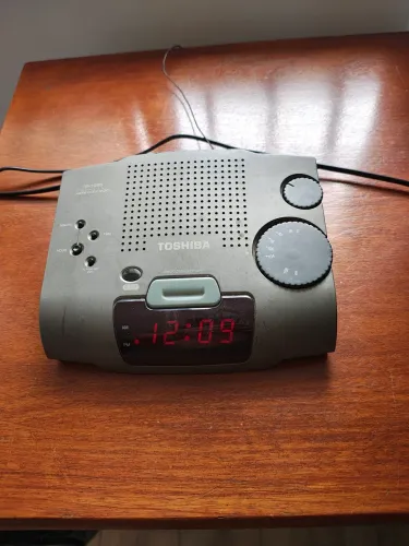 Rádio relógio e despertador Toshiba RR-1266