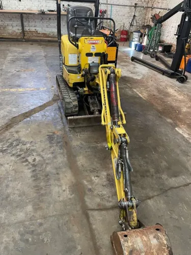 MINI ESCAVADEIRA SV08 ANO 2017