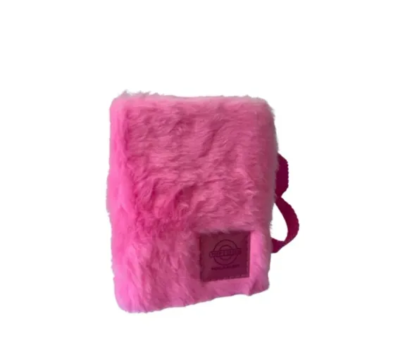  Bíblia pequena com alça  Pelúcia Rosa