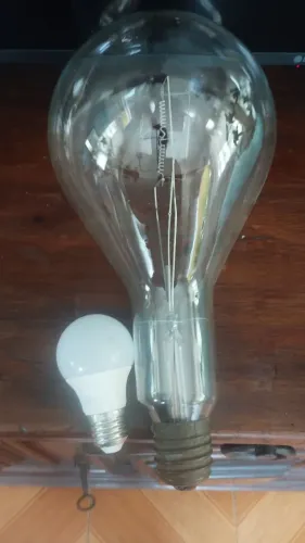 Lâmpada incandescente da década de 70