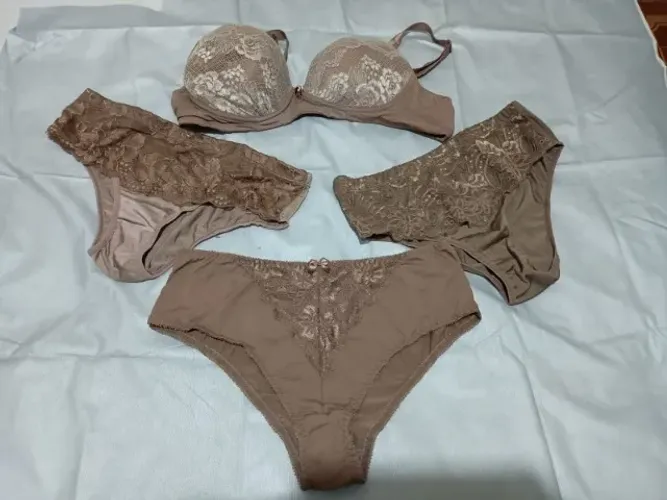 SUTIÃ COM 3 CALCINHAS COR CHOCOLATE - TAM. 52 PLUS SIZE - NOVO