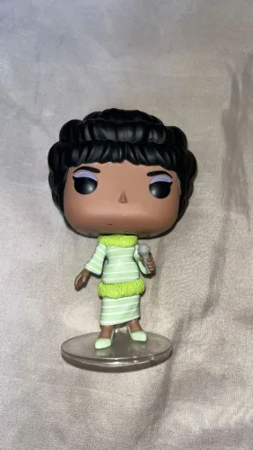 Funko Pop! Rocks: Aretha Franklin (vestido verde), número 365 da coleção Pop! Rocks. 
