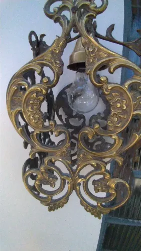 Lustre pendente de bronze fundido