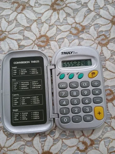 Calculadora de bolso antiga.
