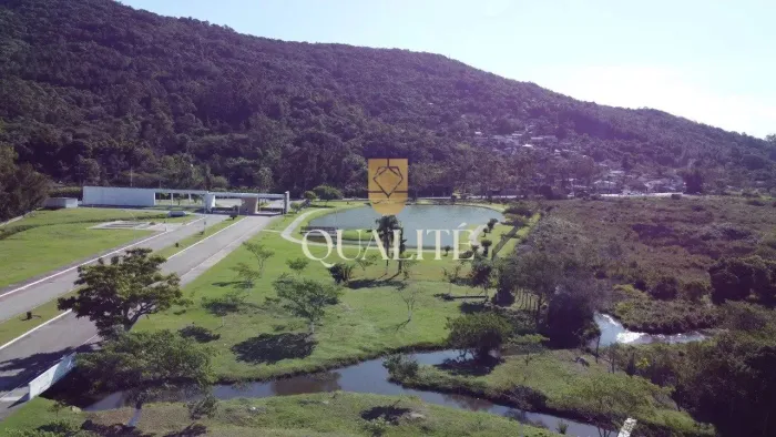 Terreno com 453,00m² Condomínio Fechado Villa Ratones R$800.000,00