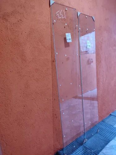Porta de vidro blindex sem furo de fechadura largura 1,45x2,50 vendo SÓ VIDRO não entrego