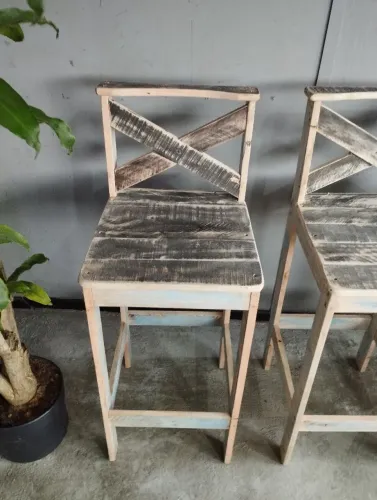 Banquetas Rústicas de Madeira