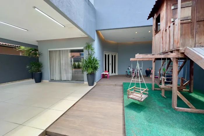 Casa exclusiva à venda no Cond. Altos de Pinheiros, 5/4, 275m2, reformada