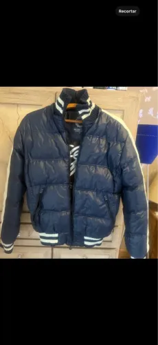 Jaqueta Puffer Azul com Detalhes Brancos