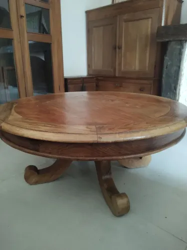 Mesa de Centro Redonda em Madeira Maciça
