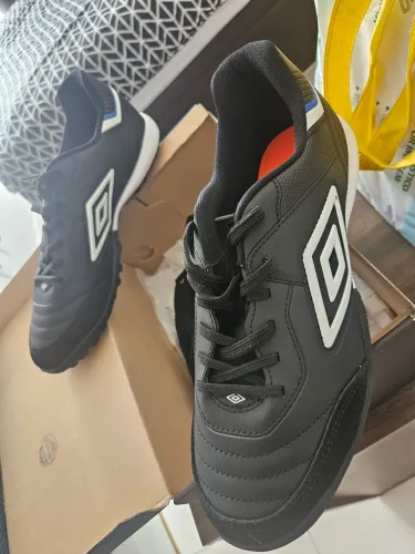 Chuteira umbro zero