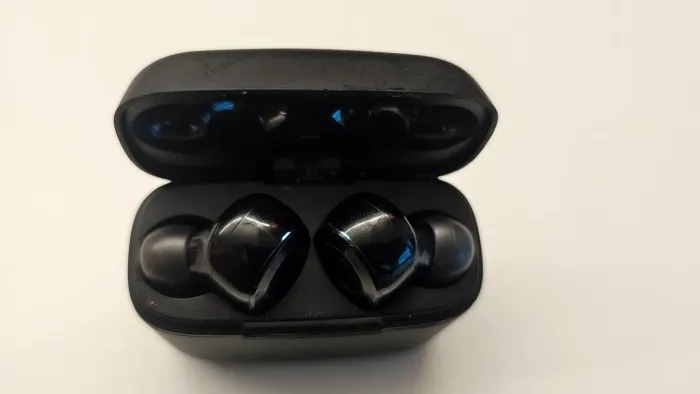 Fones de Ouvido Bluetooth Sem Fio com defeito lado esquerdo.