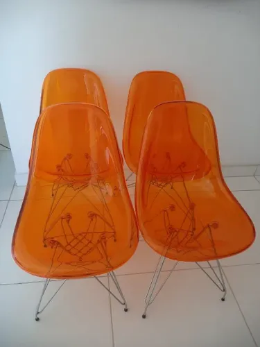 Cadeiras modernas cor de âmbar