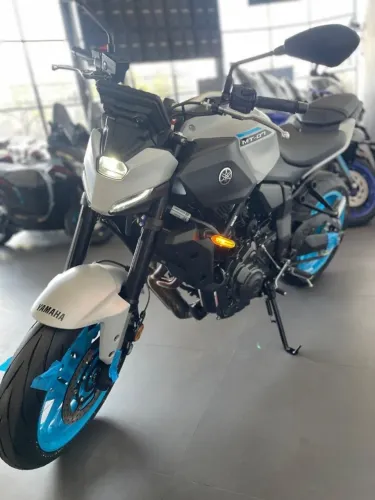 MT 07 / Vendedora Paula