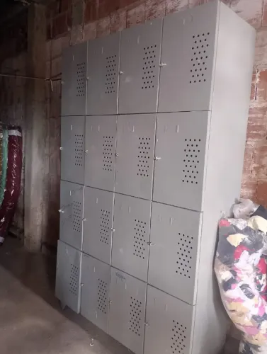 ROUPEIRO DE AÇO 16 PORTAS 