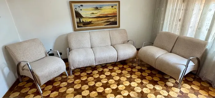 Conjunto de Sofá e Poltrona Vintage