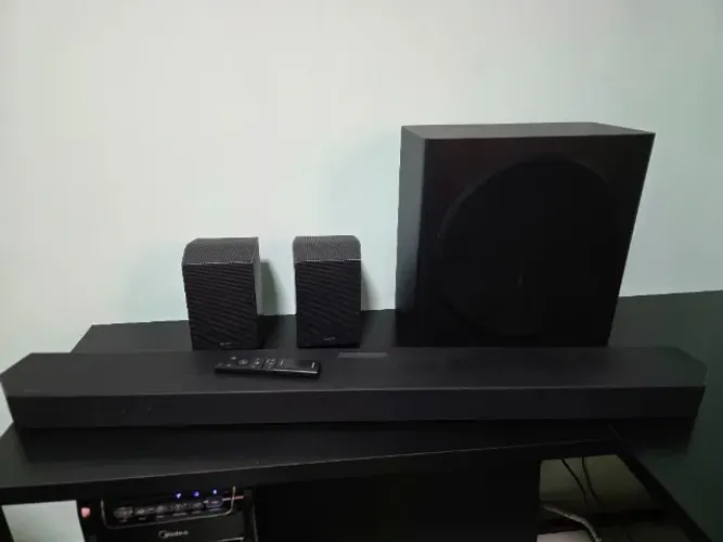 Soundbar Samsung Q930C Dolby Atmos com subwoofer e traseiras