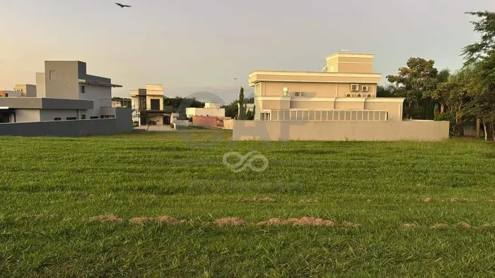 Terreno à venda no condomínio Flor D'Aldeia
