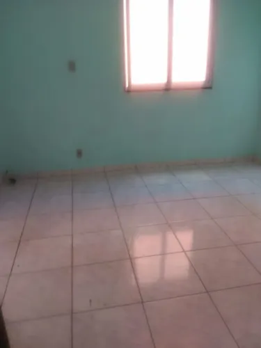 Alugo casa 3 qtos c/ garagem
