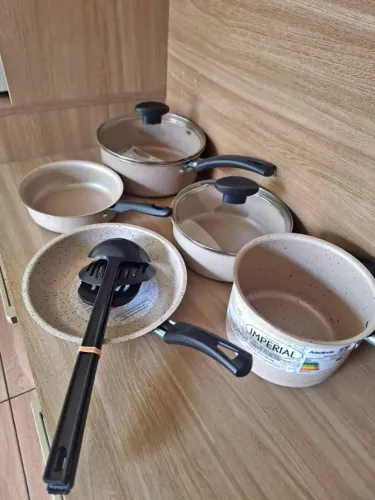 Conjunto de panelas Pequenas com 8 peças