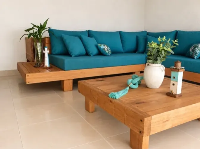 Sofá modular em madeira maciça