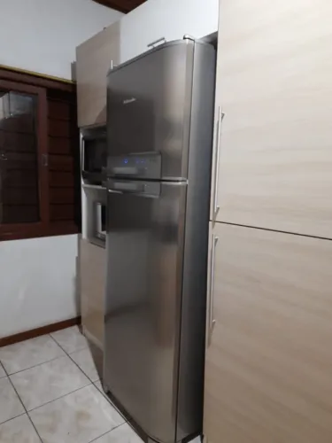 Balcão de cozinha. Torre quente e fria.